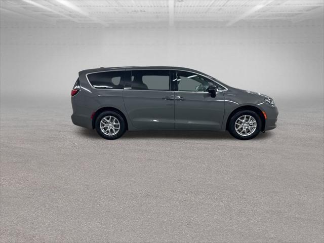 new 2025 Chrysler Pacifica car, priced at $41,019