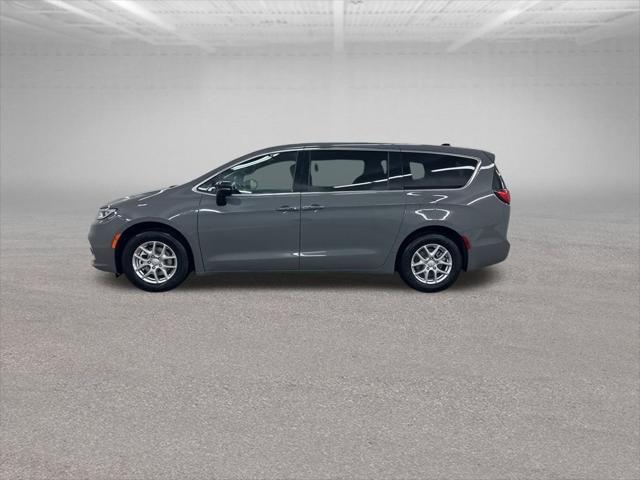 new 2025 Chrysler Pacifica car, priced at $41,019