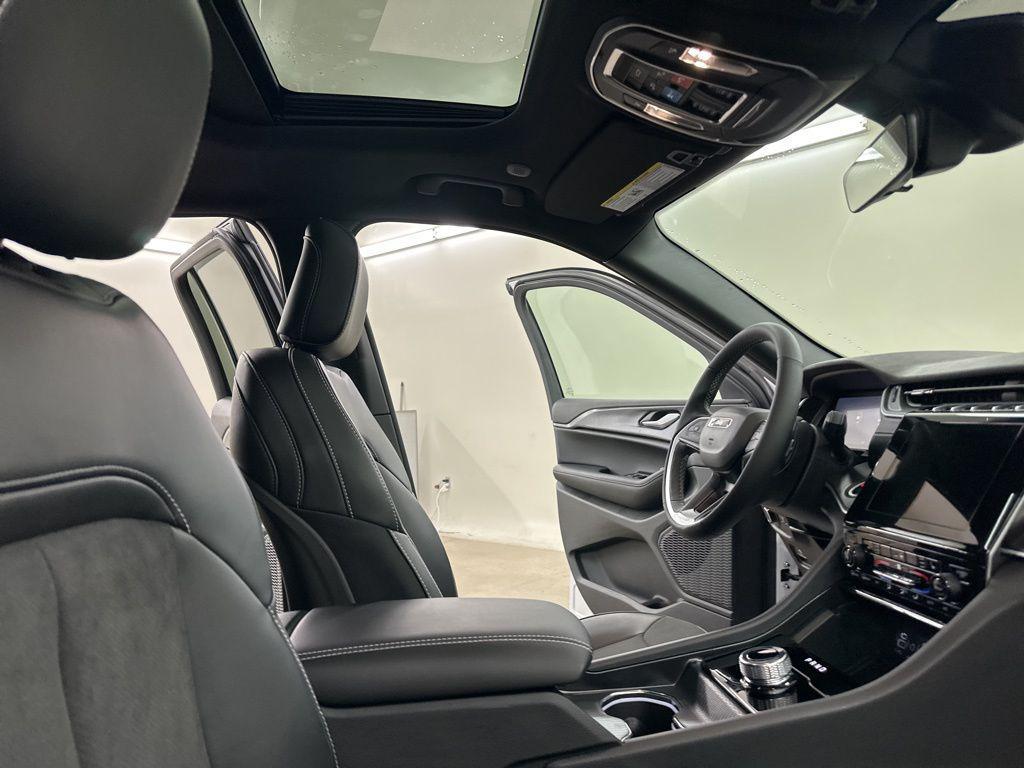 new 2025 Jeep Grand Cherokee car, priced at $39,471