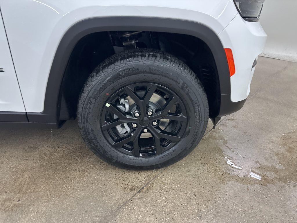 new 2025 Jeep Grand Cherokee car, priced at $39,471