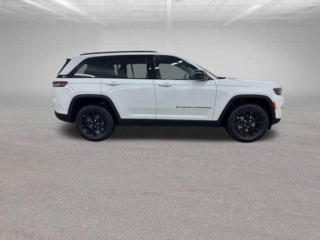 new 2025 Jeep Grand Cherokee car, priced at $39,471