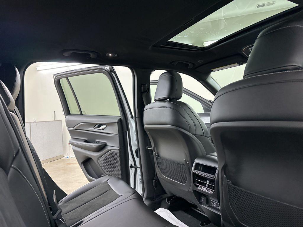 new 2025 Jeep Grand Cherokee car, priced at $39,471