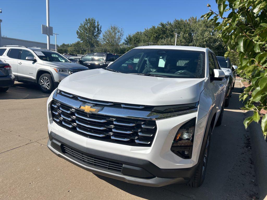 new 2026 Chevrolet Equinox car, priced at $33,634