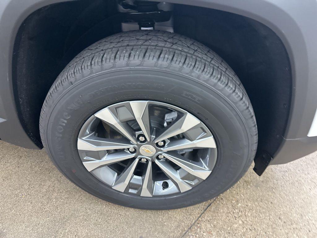 new 2026 Chevrolet Equinox car, priced at $27,407
