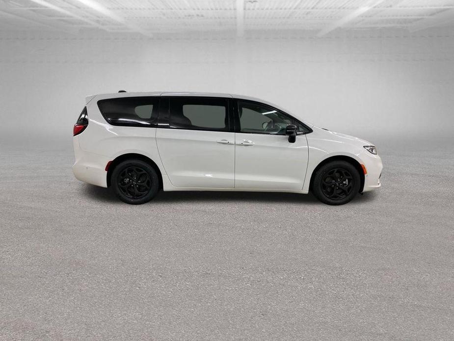 new 2024 Chrysler Pacifica Hybrid car, priced at $46,600