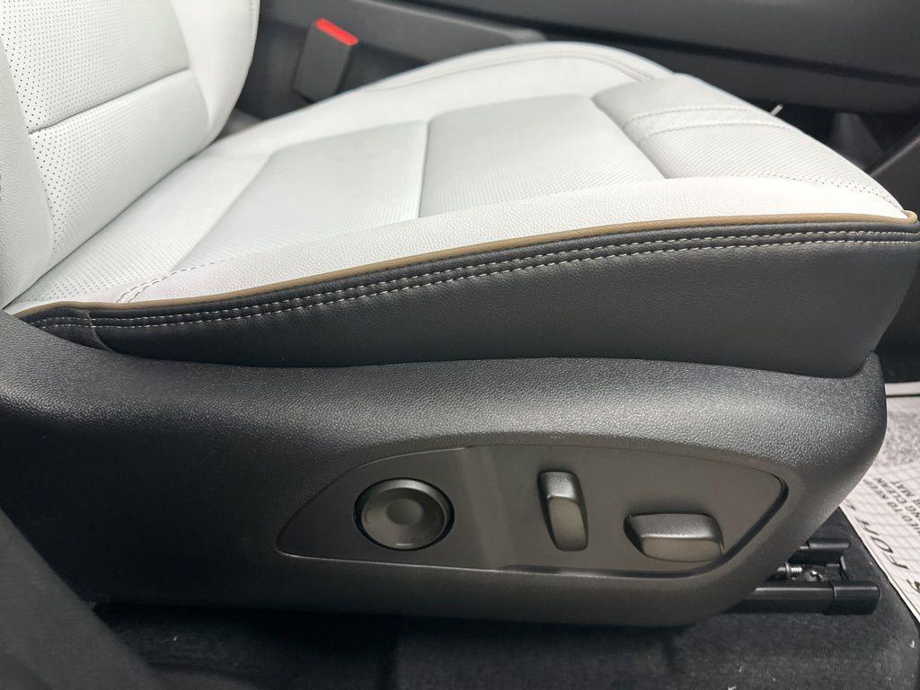 new 2026 Chevrolet Traverse car, priced at $56,369