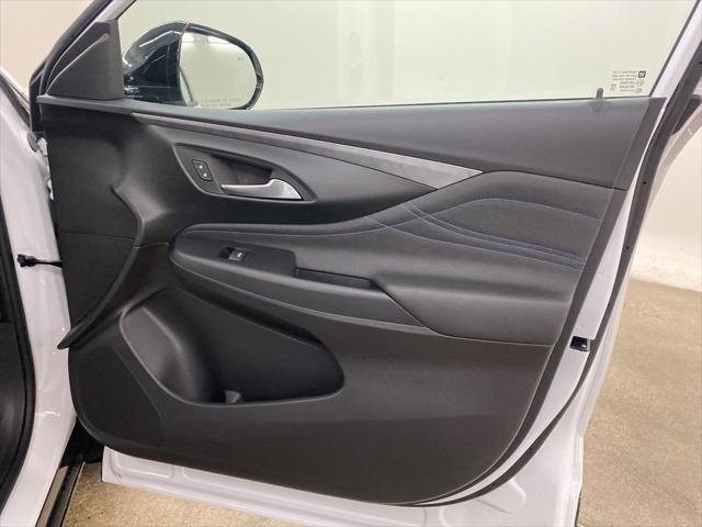new 2025 Buick Envista car, priced at $27,352