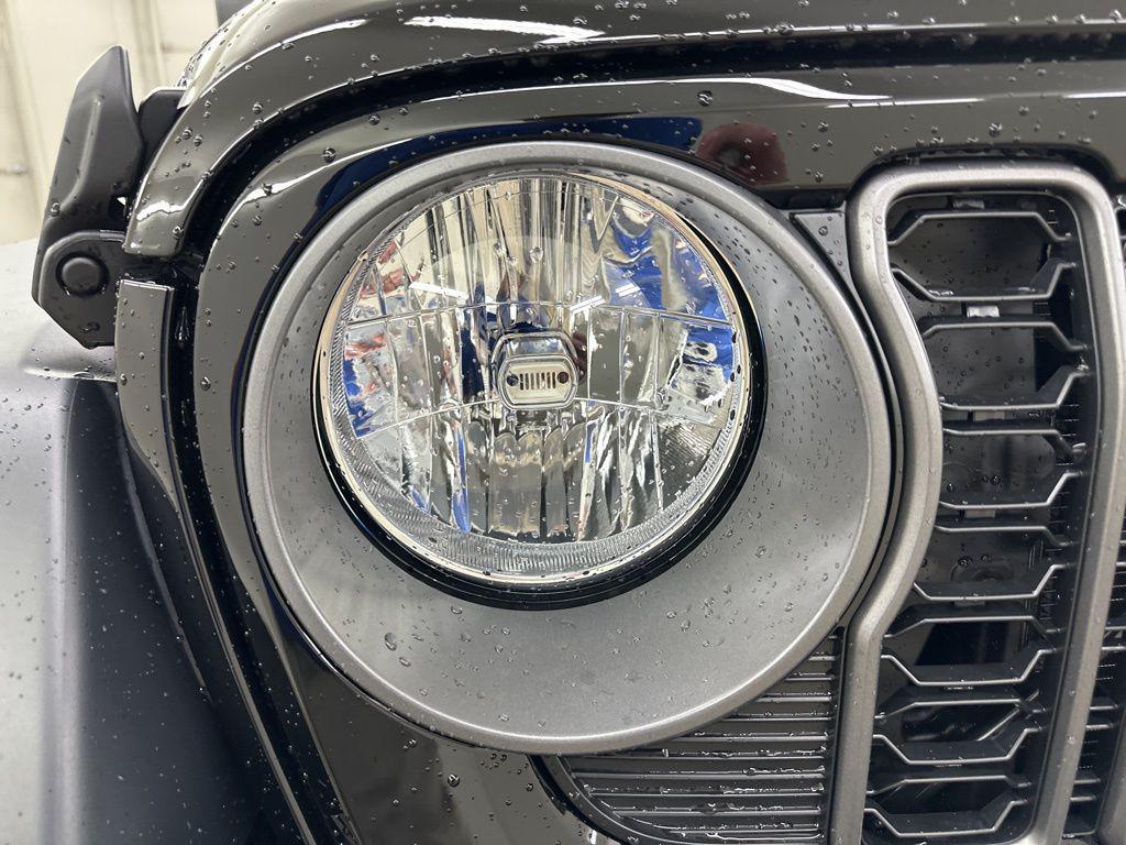 new 2025 Jeep Wrangler car, priced at $32,682