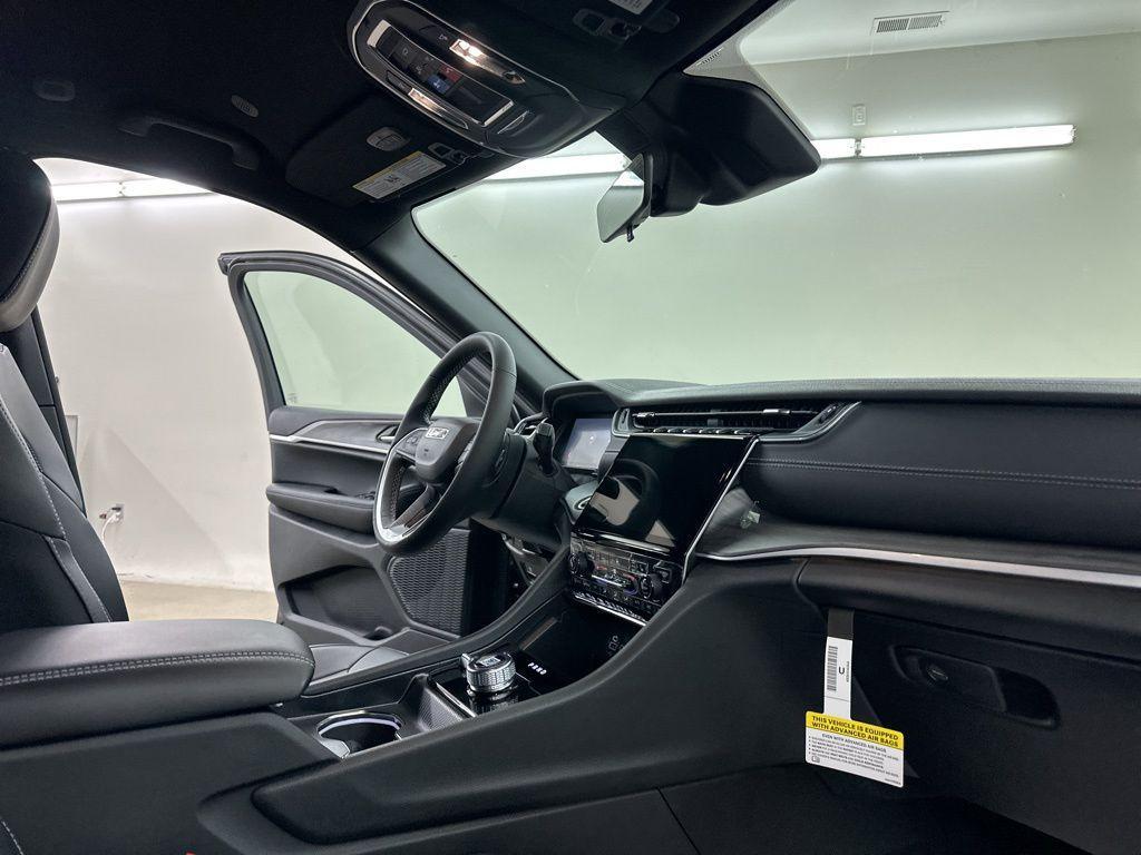 new 2025 Jeep Grand Cherokee car, priced at $42,245