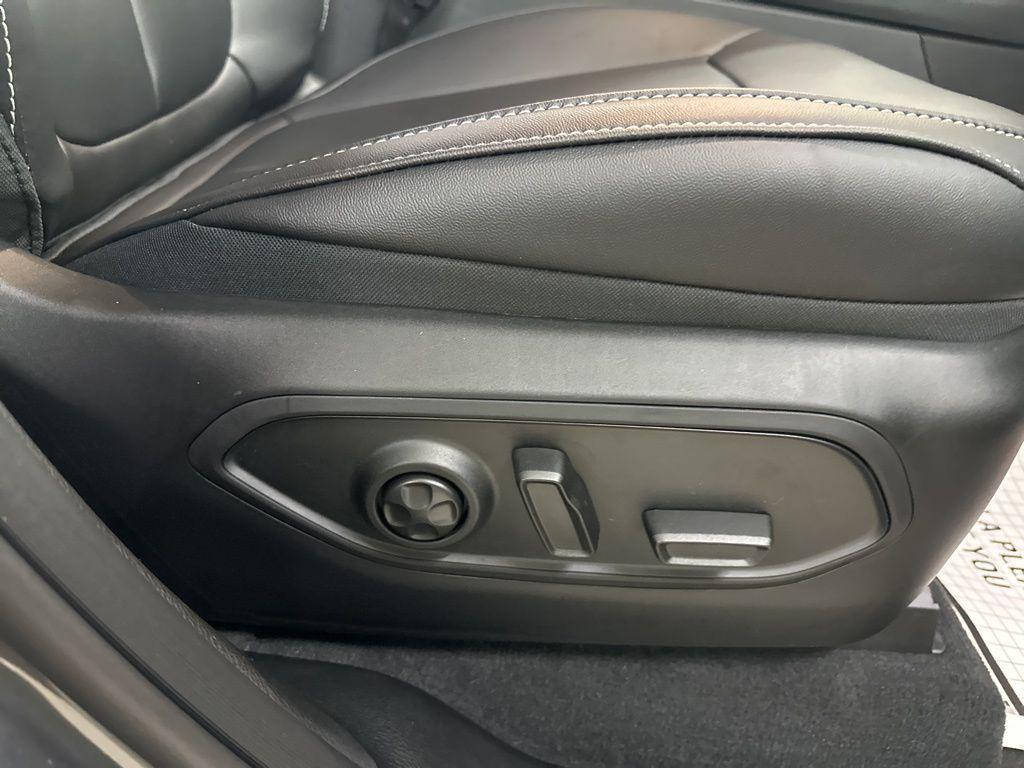 new 2025 Jeep Grand Cherokee car, priced at $42,245