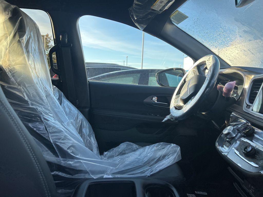 new 2026 Chrysler Pacifica car, priced at $44,384