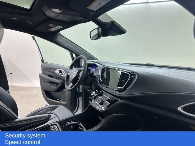 used 2025 Chrysler Pacifica car, priced at $39,999