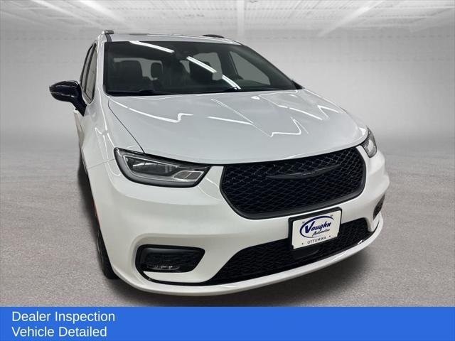 used 2025 Chrysler Pacifica car, priced at $39,999