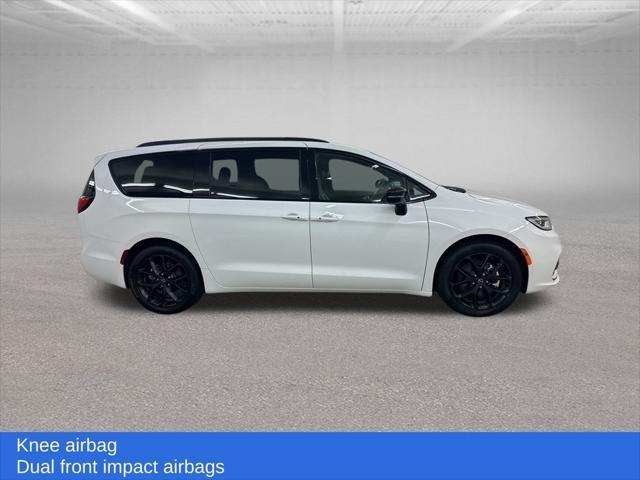 used 2025 Chrysler Pacifica car, priced at $39,999
