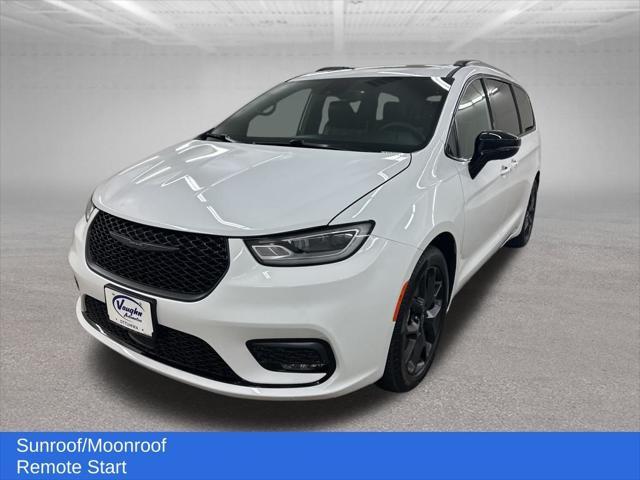 used 2025 Chrysler Pacifica car, priced at $39,999