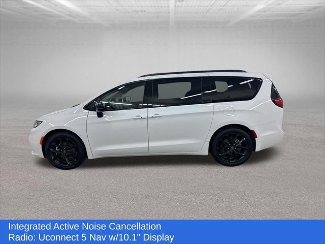 used 2025 Chrysler Pacifica car, priced at $39,999