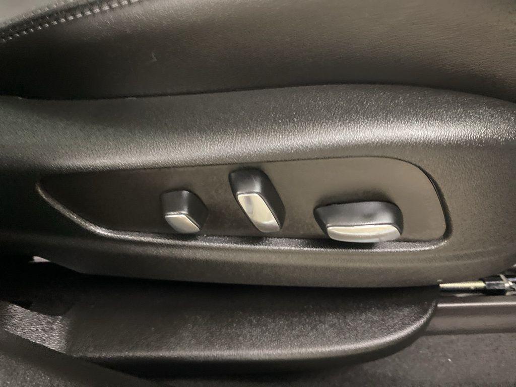 used 2024 Cadillac XT6 car, priced at $46,299