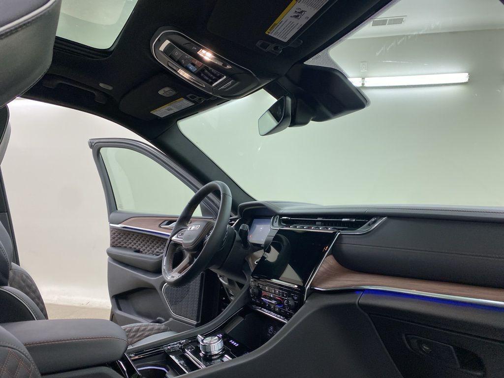 new 2025 Jeep Grand Cherokee car, priced at $55,900