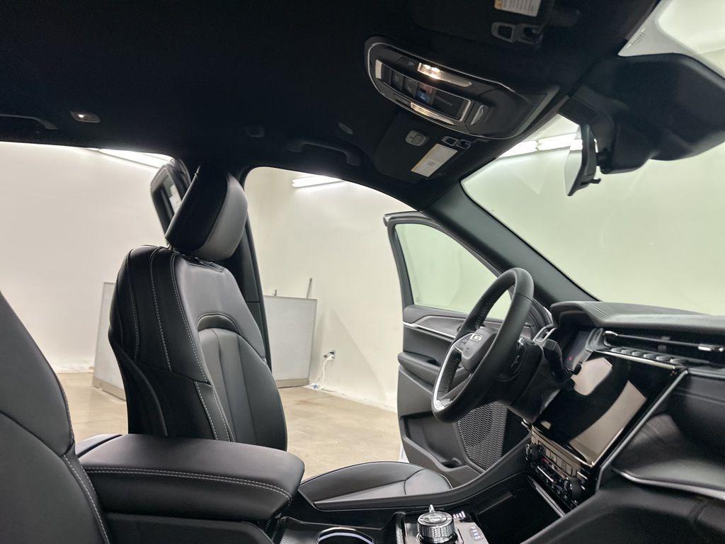 new 2025 Jeep Grand Cherokee car, priced at $41,650