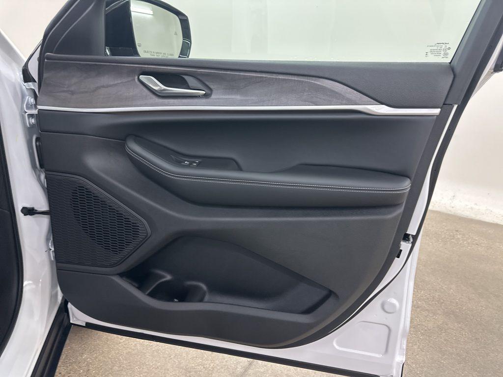 new 2025 Jeep Grand Cherokee car, priced at $41,650