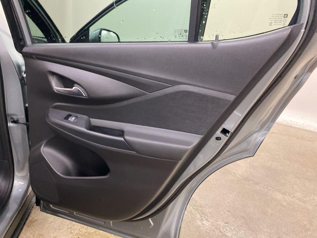 new 2025 Buick Envista car, priced at $24,317