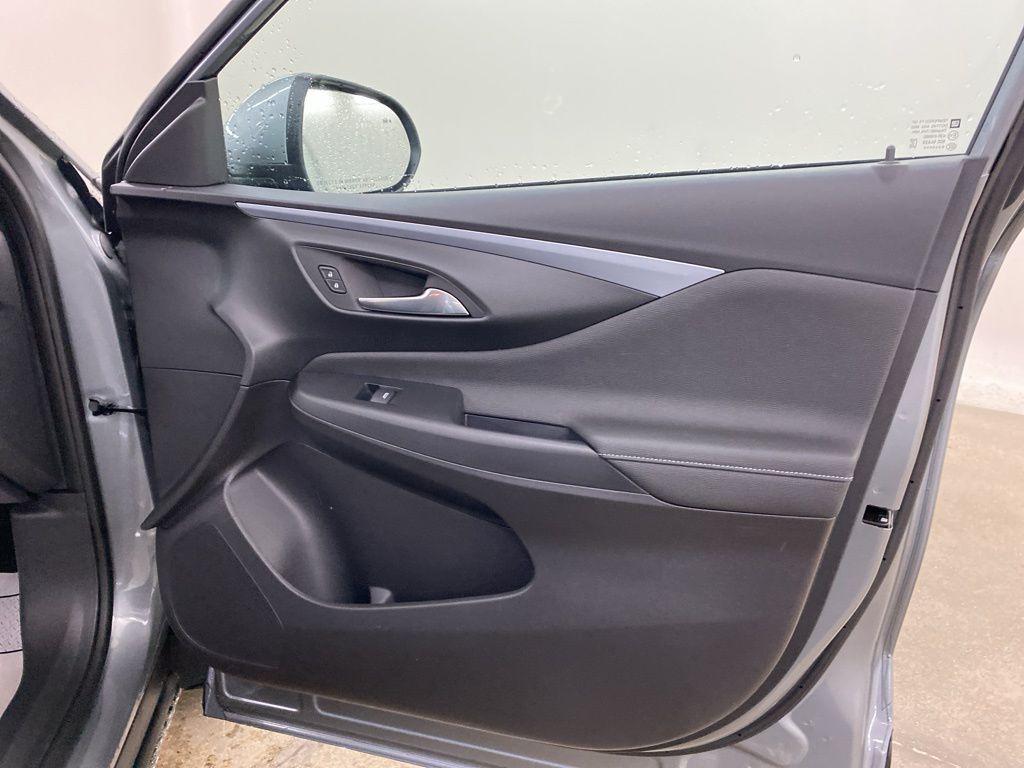 new 2025 Buick Envista car, priced at $24,317