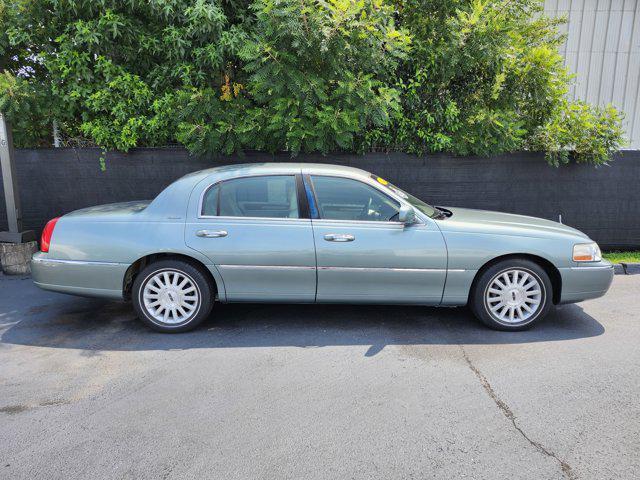 used 2004 Lincoln Town Car car, priced at $10,995