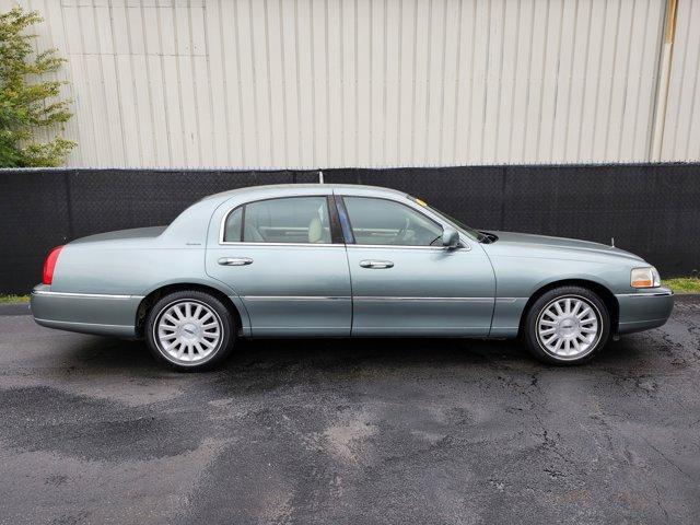 used 2004 Lincoln Town Car car, priced at $13,985