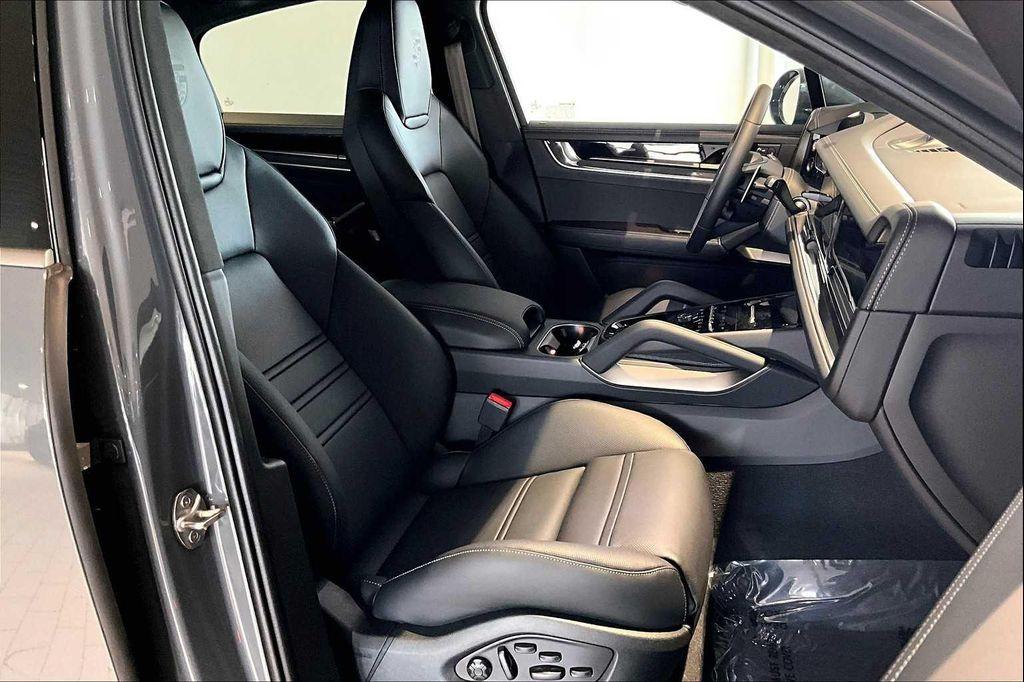 new 2025 Porsche Cayenne car, priced at $195,995