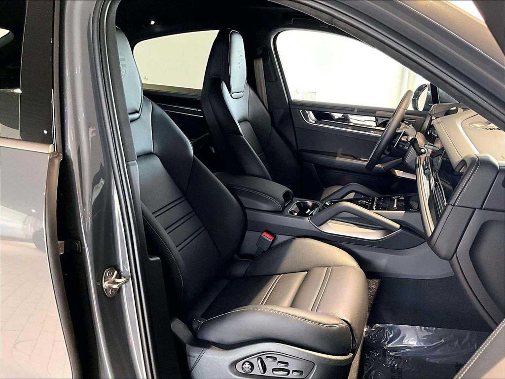 new 2025 Porsche Cayenne car, priced at $195,995
