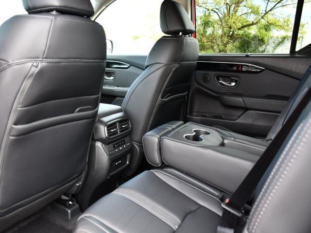 new 2025 Honda Pilot car, priced at $47,703