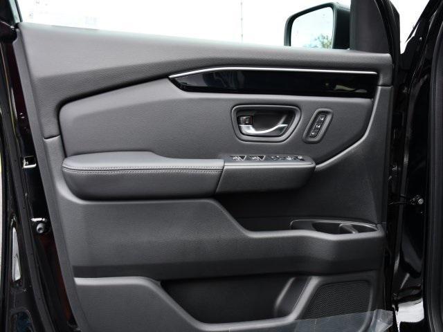 new 2025 Honda Pilot car, priced at $44,268