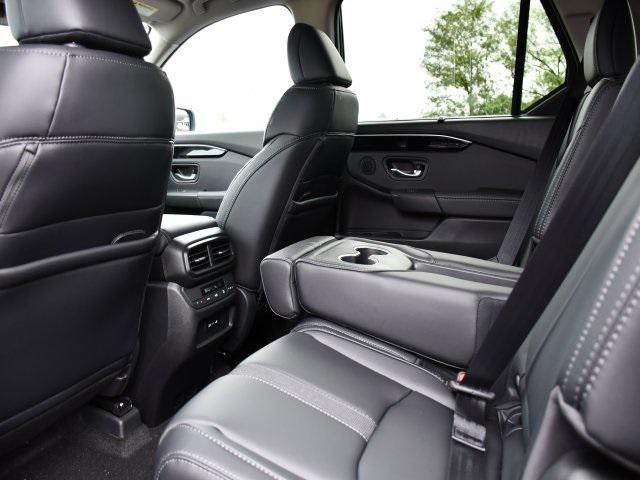new 2025 Honda Pilot car, priced at $44,268