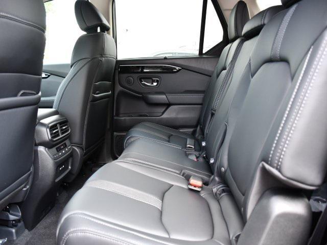 new 2025 Honda Pilot car, priced at $45,370