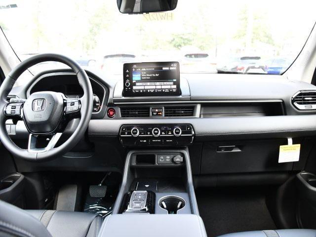 new 2025 Honda Pilot car, priced at $45,370