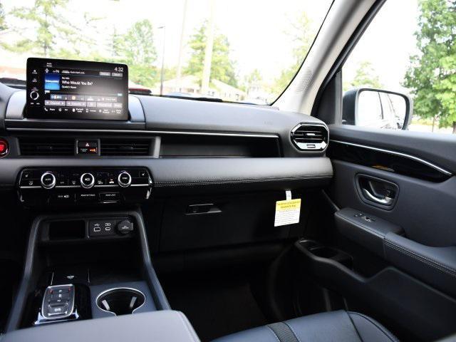 new 2025 Honda Pilot car, priced at $45,370