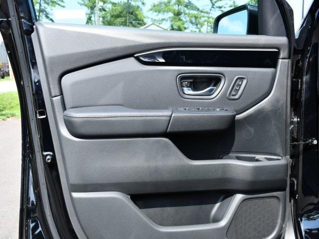 new 2025 Honda Pilot car, priced at $45,370