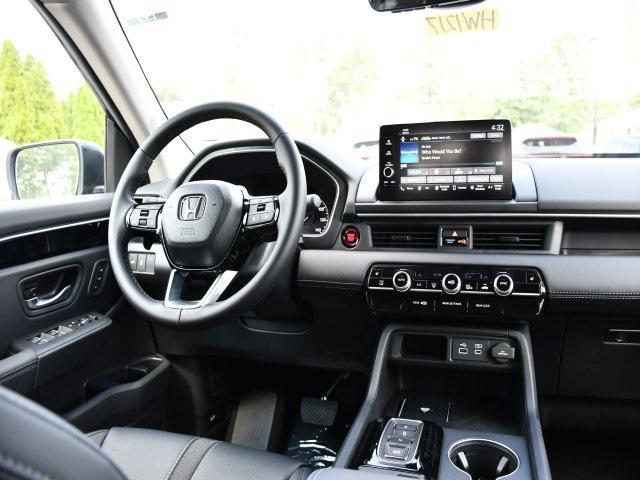 new 2025 Honda Pilot car, priced at $45,370