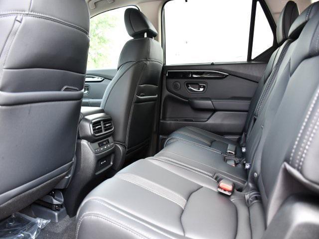 new 2025 Honda Pilot car, priced at $45,370
