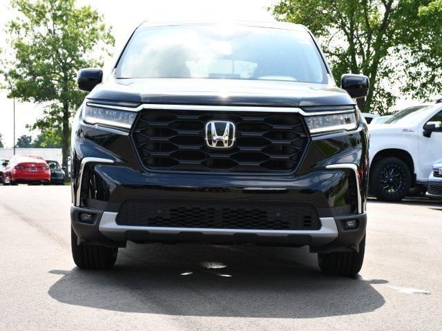 new 2025 Honda Pilot car, priced at $45,370