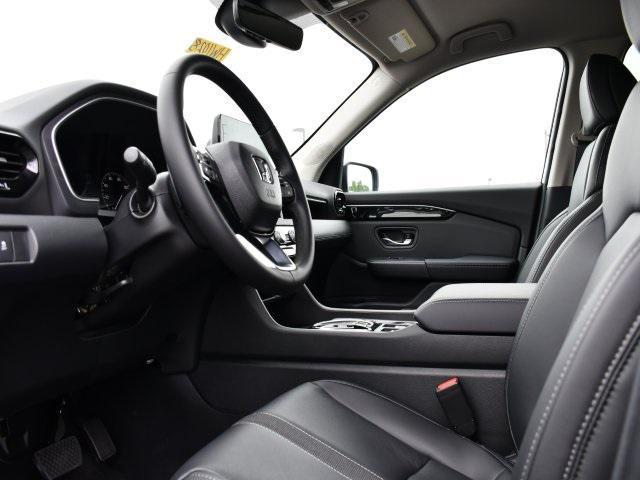 new 2025 Honda Pilot car, priced at $48,750