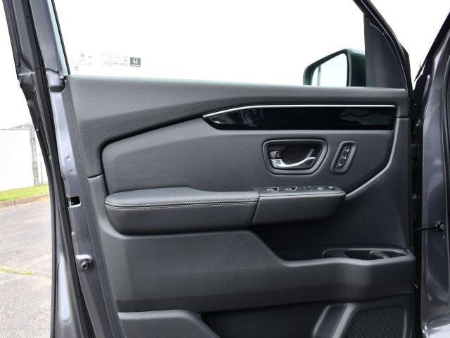 new 2025 Honda Pilot car, priced at $48,750