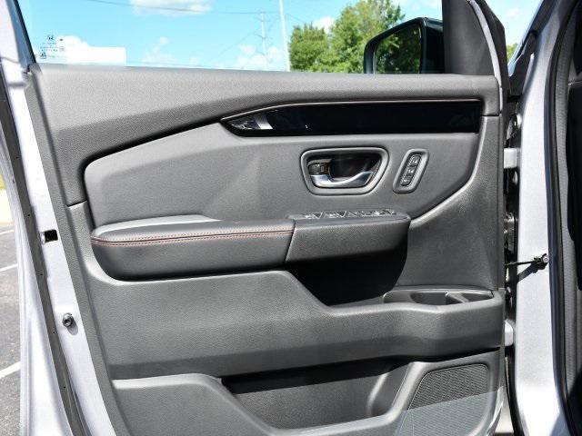 new 2025 Honda Pilot car, priced at $48,193