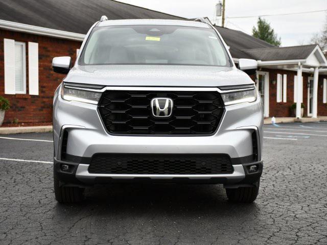 new 2025 Honda Pilot car, priced at $48,995