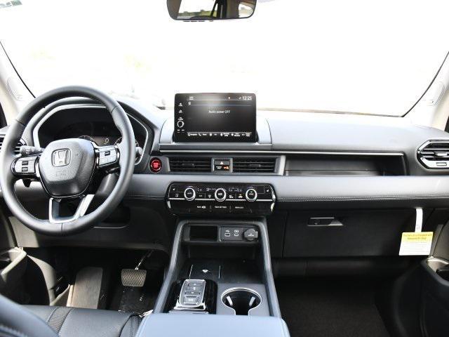 new 2025 Honda Pilot car, priced at $47,703