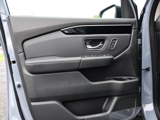 new 2025 Honda Pilot car, priced at $48,158