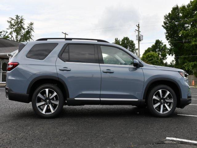 new 2025 Honda Pilot car, priced at $48,158
