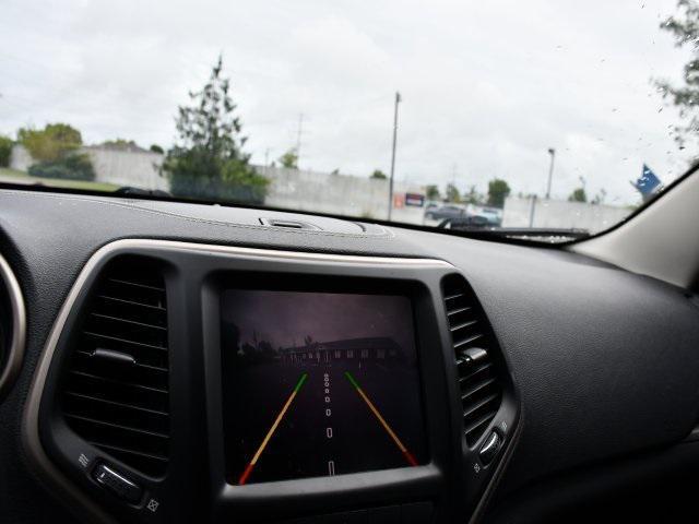 used 2014 Jeep Cherokee car, priced at $5,977
