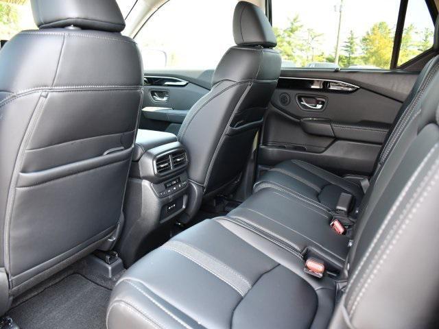 new 2025 Honda Pilot car, priced at $48,739