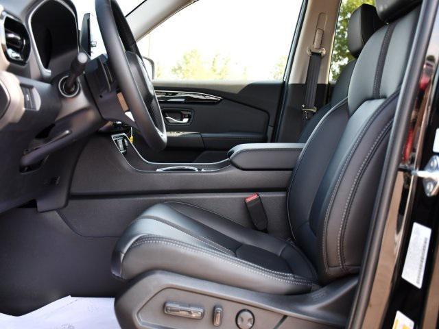 new 2025 Honda Pilot car, priced at $48,739